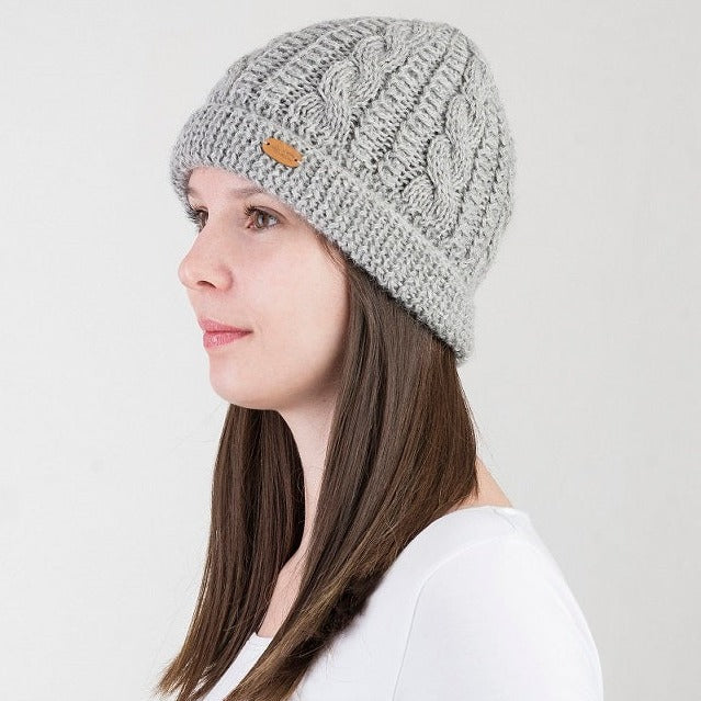 Strickhaube mit Zopfmuster