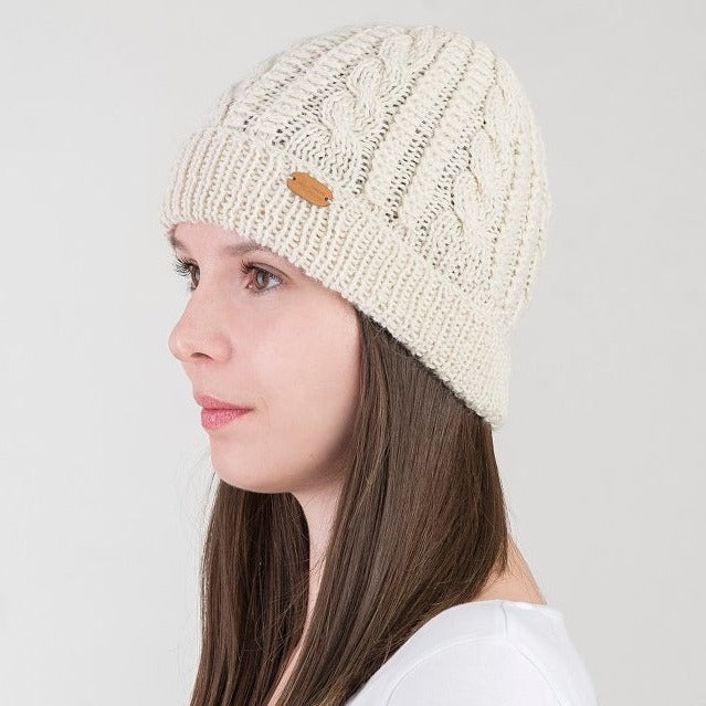 Strickhaube mit Zopfmuster