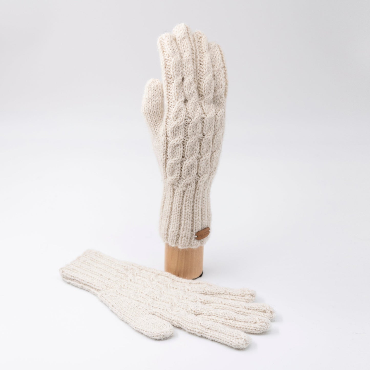 Handschuhe mit Zopfmuster